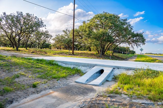 13117 N HWY 16, Poteet, TX 78065