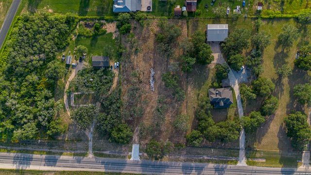 13117 N HWY 16, Poteet, TX 78065