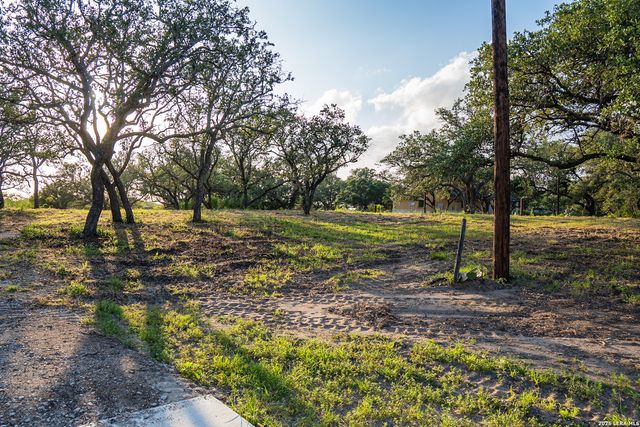 13117 N HWY 16, Poteet, TX 78065