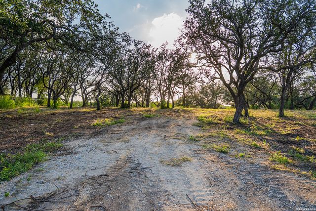 13117 N HWY 16, Poteet, TX 78065