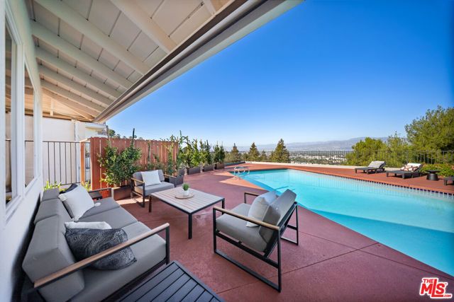 11107 Mountcastle Drive, Studio City (los Angeles), CA 91604
