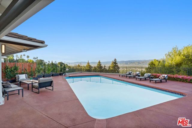 11107 Mountcastle Drive, Studio City (los Angeles), CA 91604