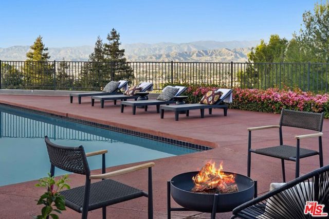 11107 Mountcastle Drive, Studio City (los Angeles), CA 91604