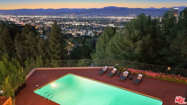 11107 Mountcastle Drive, Studio City (los Angeles), CA 91604