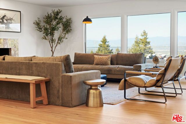 11107 Mountcastle Drive, Studio City (los Angeles), CA 91604