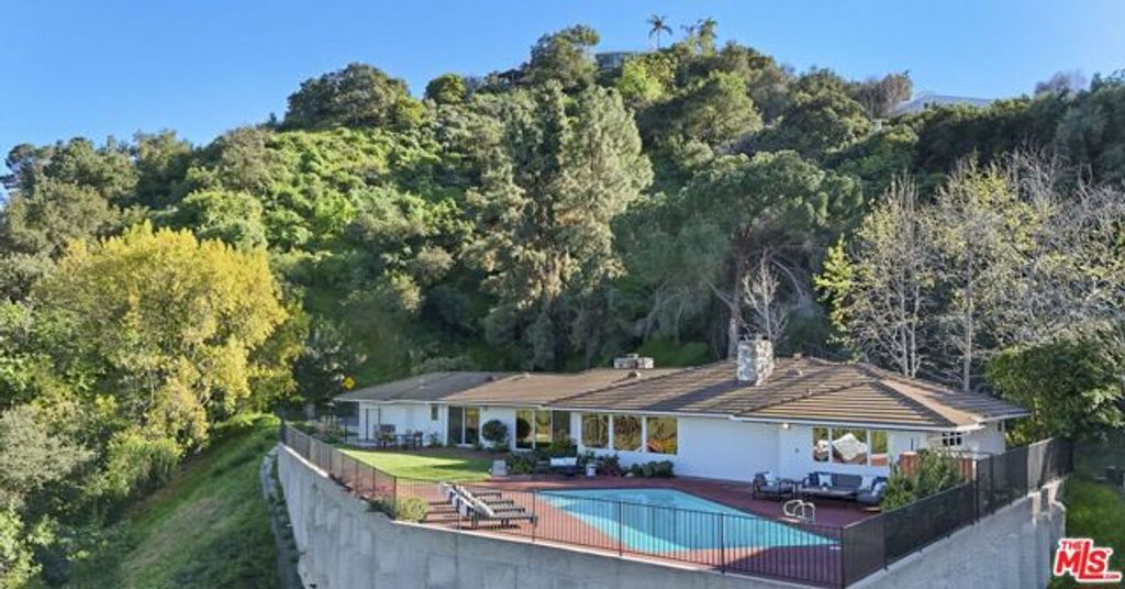 11107 Mountcastle Drive, Studio City (los Angeles), CA 91604