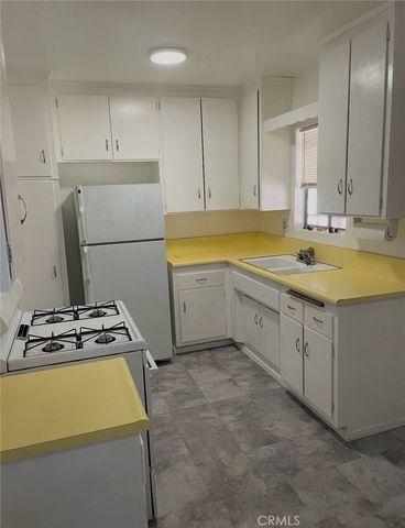 1727 Van Tress, Los Angeles, CA 90744