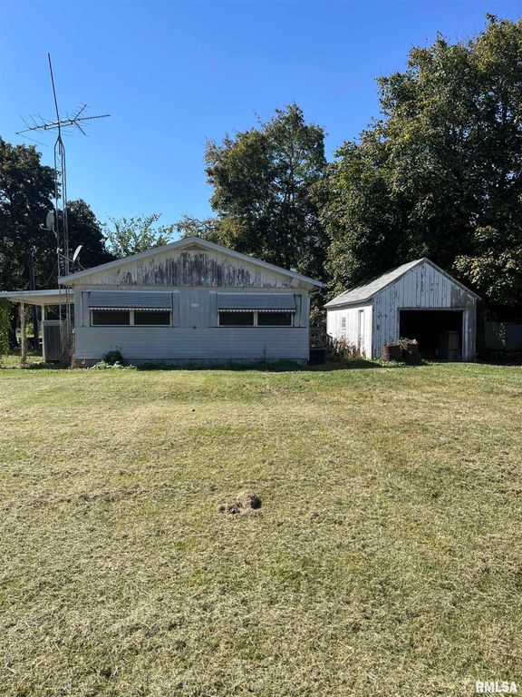 230 S MAIN Street, Roseville, IL 61473