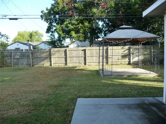 2402 Raymond Street, Pasadena, TX 77506