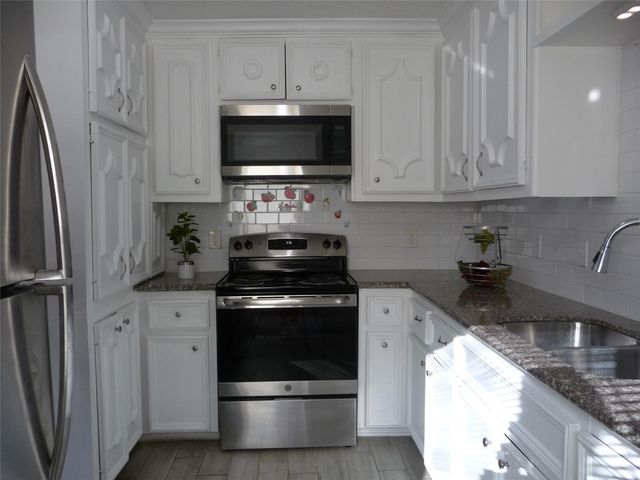 2402 Raymond Street, Pasadena, TX 77506