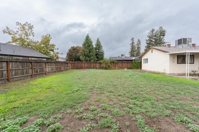 2035 E Kern Avenue, Tulare, CA 93274