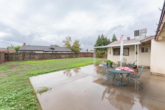 2035 E Kern Avenue, Tulare, CA 93274