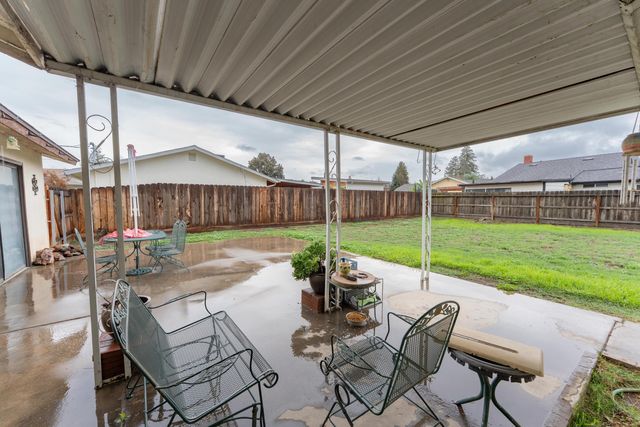 2035 E Kern Avenue, Tulare, CA 93274