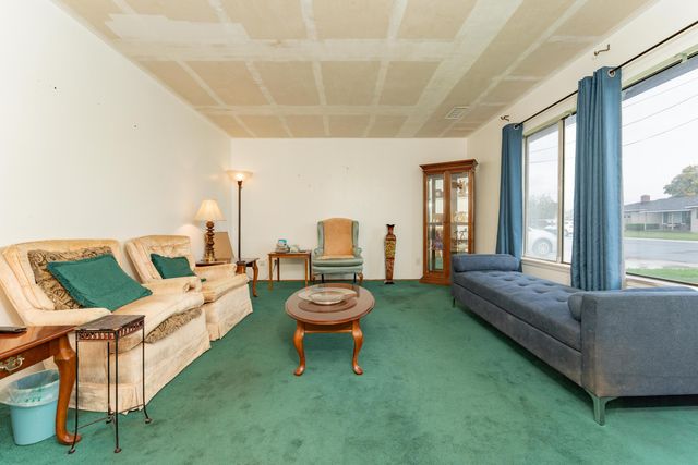 2035 E Kern Avenue, Tulare, CA 93274