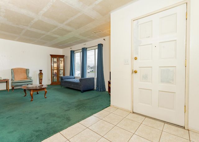 2035 E Kern Avenue, Tulare, CA 93274