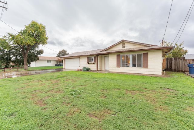 2035 E Kern Avenue, Tulare, CA 93274