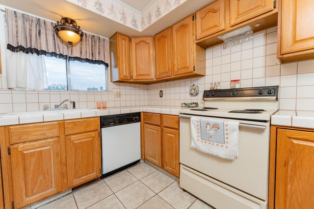 2035 E Kern Avenue, Tulare, CA 93274