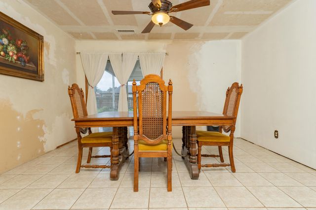 2035 E Kern Avenue, Tulare, CA 93274