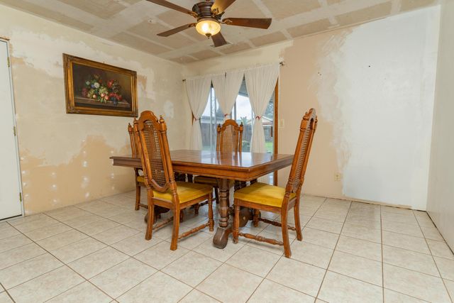 2035 E Kern Avenue, Tulare, CA 93274