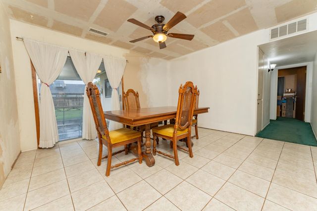 2035 E Kern Avenue, Tulare, CA 93274