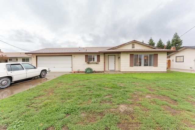 2035 E Kern Avenue, Tulare, CA 93274