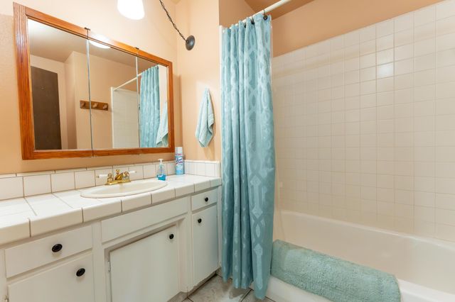 2035 E Kern Avenue, Tulare, CA 93274