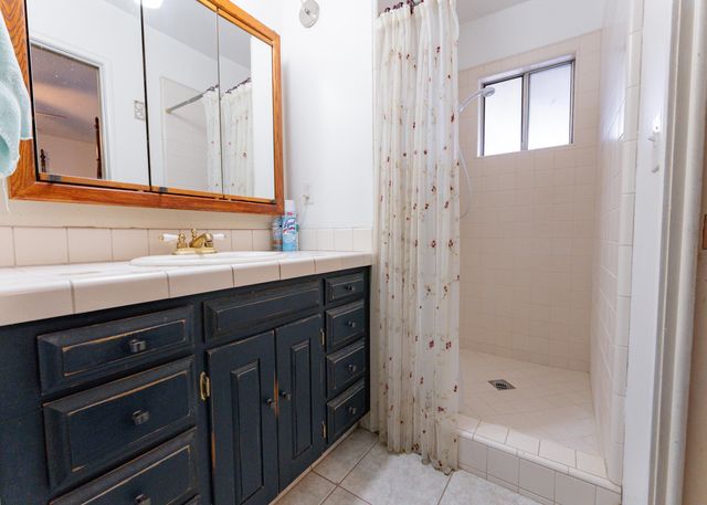 2035 E Kern Avenue, Tulare, CA 93274