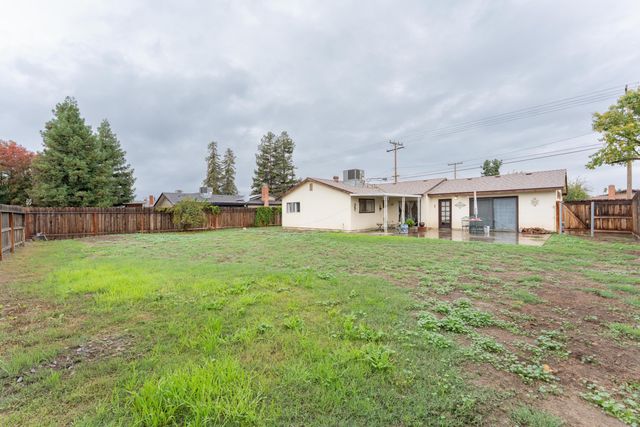 2035 E Kern Avenue, Tulare, CA 93274