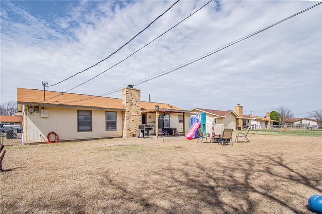 1906 Nimitz DR, Killeen, TX 76543