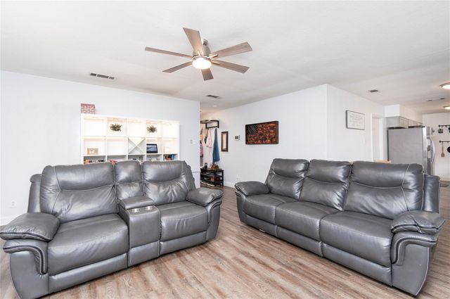 1906 Nimitz DR, Killeen, TX 76543