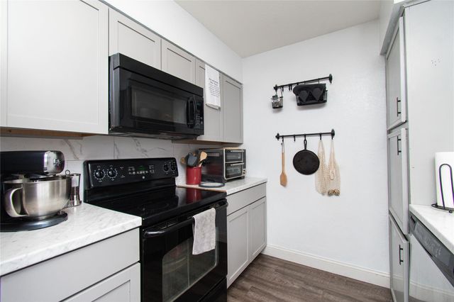 1906 Nimitz DR, Killeen, TX 76543