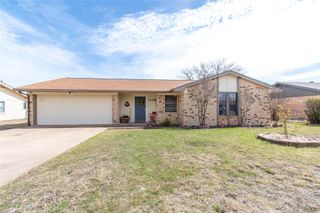 1906 Nimitz DR, Killeen, TX 76543