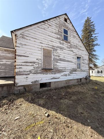 7 S Elm Street, Hesperia, MI 49421