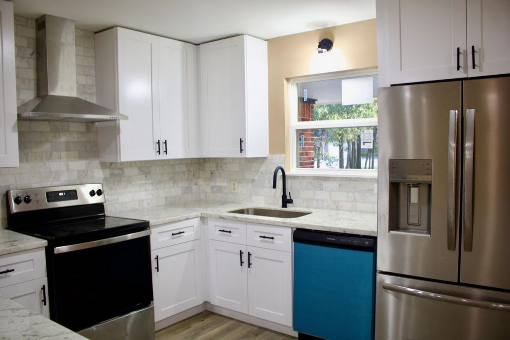 206 Hillcrest Drive, Conroe, TX 77303