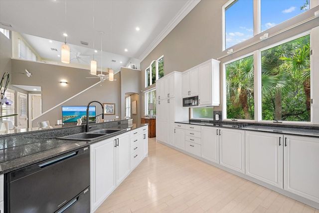 617 WESTON POINTE COURT, Longboat Key, FL 34228