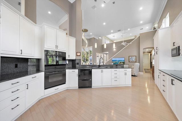 617 WESTON POINTE COURT, Longboat Key, FL 34228