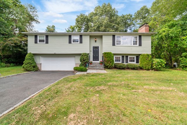 38 East Ridge Drive, Middlebury, CT 06762