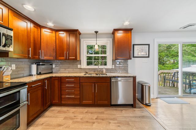 38 East Ridge Drive, Middlebury, CT 06762