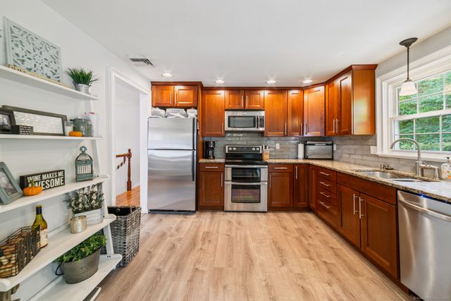 38 East Ridge Drive, Middlebury, CT 06762