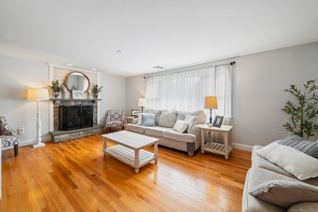 38 East Ridge Drive, Middlebury, CT 06762