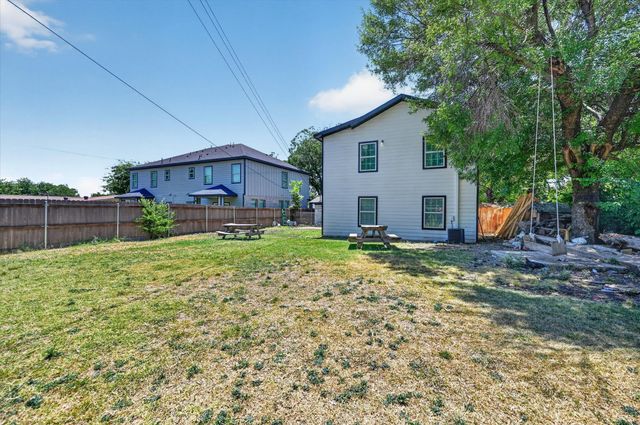 1938 El Paso Street, Grand Prairie, TX 75051