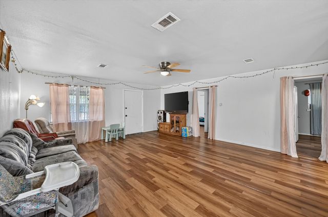 1938 El Paso Street, Grand Prairie, TX 75051