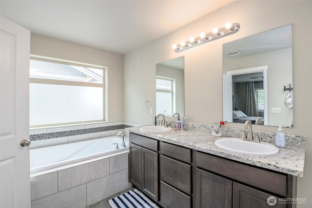 1941 Hardway Lane, Bremerton, WA 98312