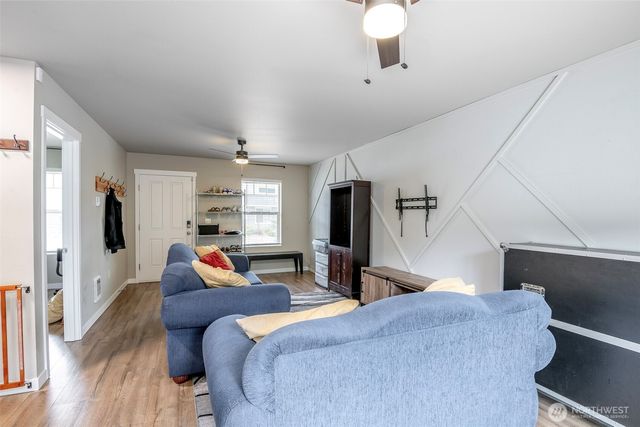 1941 Hardway Lane, Bremerton, WA 98312
