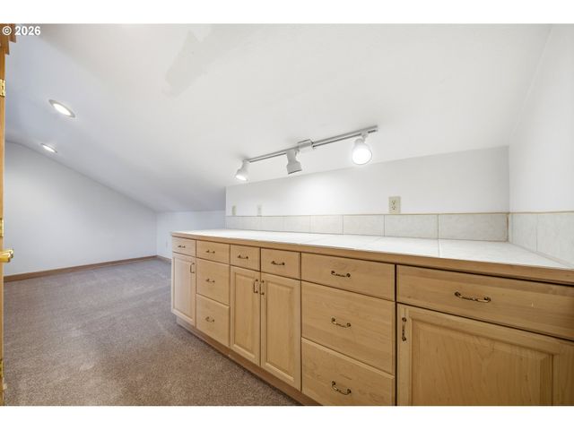 8702 Ne 42ND Ct, Vancouver, WA 98665