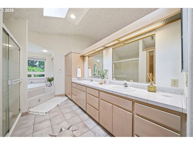 8702 Ne 42ND Ct, Vancouver, WA 98665