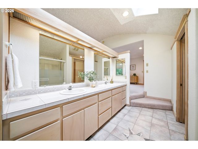 8702 Ne 42ND Ct, Vancouver, WA 98665