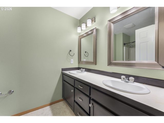 20398 Ne MACKENZIE Ln, Fairview, OR 97024
