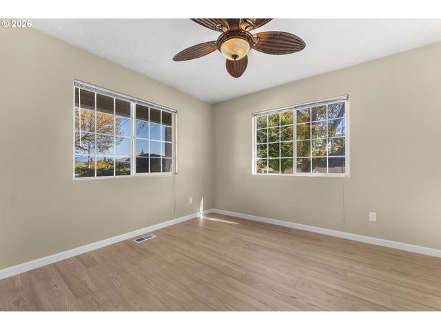 20398 Ne MACKENZIE Ln, Fairview, OR 97024