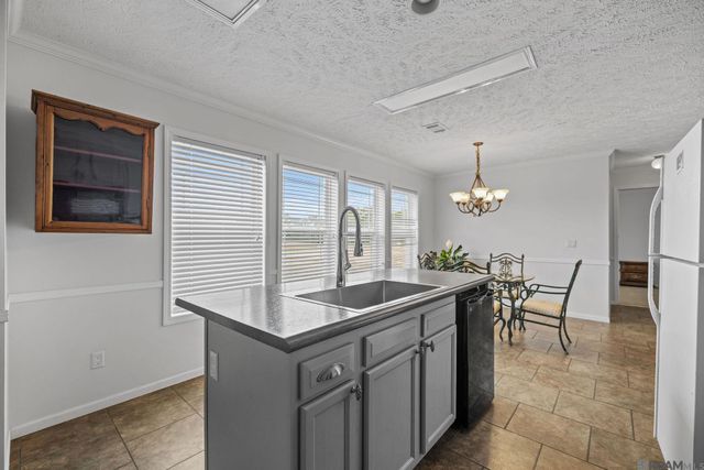 23611 Riley Rd, Pride, LA 70770